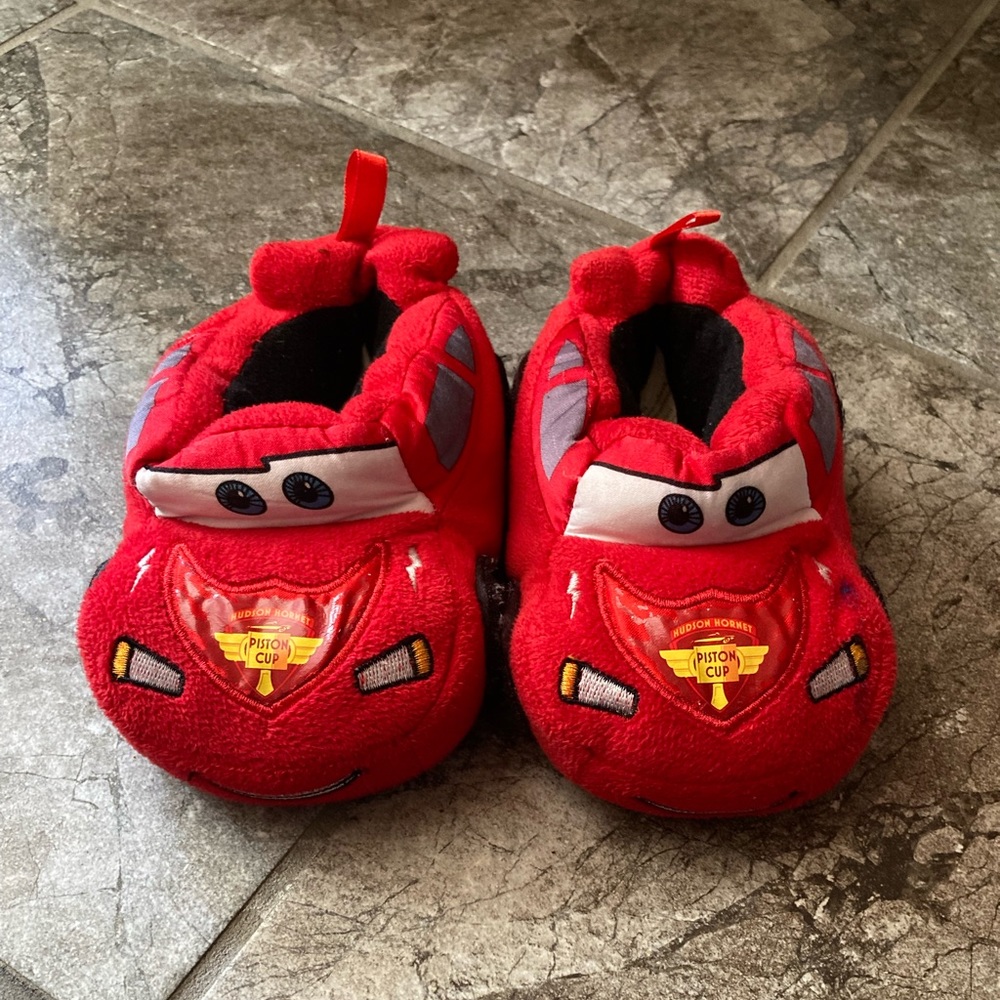 CARS Lightning McQueen Disney Pixar Slippers! Toddler size 5-6